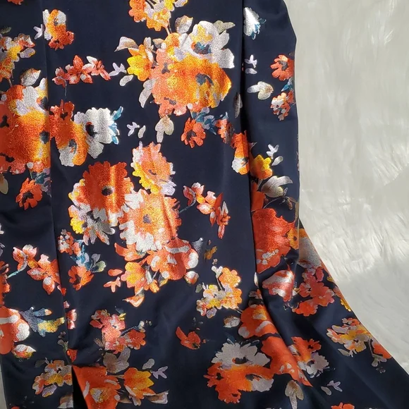 Beige By Eci Sz 4 Floral with Metallic looking flowers. BEAUTIFUL dress - Picture 4 of 15